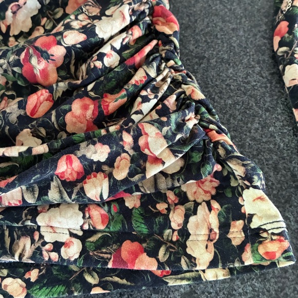 Floral Peruvian Connection v-neck with ruching - Picture 2 of 11